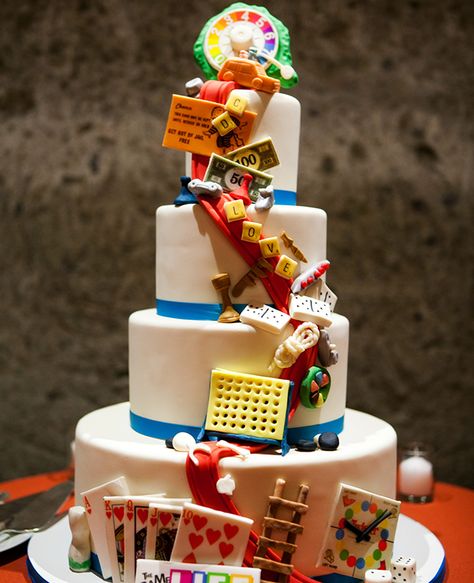 Game-board Inspired Wedding Cake | Adeline & Grace Photography | blog.theknot.com Gaming Wedding Cake, Game Decorations, Board Game Wedding, Crazy Wedding Cakes, Big 30, Nerd Wedding, Geeky Wedding, Holly Wedding, Game Wedding