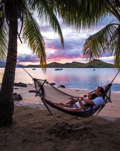 KATE & OLLY | TRAVEL COUPLE on Instagram: “SWIPE into the video to see our attempts at mastering the hammock 🤪😆 And we can assure you, we hadn’t had any drinks either....yet! • #love…” Couple On Hammock, Hammock Poses Photo Ideas, Cancun Photos, Pics Poses, Vacation Pics, Vision 2024, Beach Hammock, Family World, Globe Travel