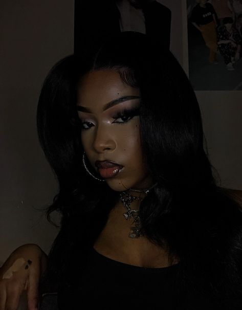 Aesthetic Makeup Black Women, Everyday Y2k Makeup, Vampire Makeup Brown Skin, Fem Makeup Looks, Soft Goth Aesthetic Makeup, Alt Fall Makeup, Pretty Girl Makeup Looks, Girly Emo Aesthetic, Cute Dark Makeup Looks