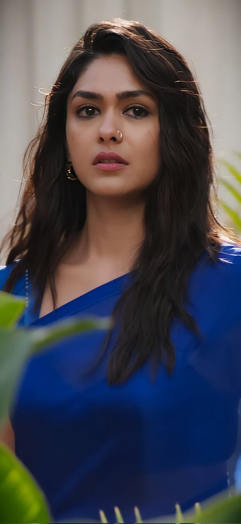 Mrunal Thakur Wallpaper, Mrunal Thakur Hot Pics, Mrunal Thakur Hd Wallpaper, South Indian Hot Actors, Mrunal Thakur Saree, Murnal Takur, Mrinal Thakur, Mrunal Thakur, Marathi Actress