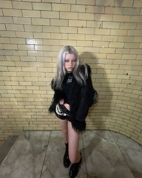 Goth Outfits Blonde Hair, Goth Blonde Aesthetic, Opiumcore Outfits Girl, Goth Insta Pic Ideas, Coquette Metalhead, Blonde Goth, Dark Beauty Fashion, Summer Goth, Dark Beauty