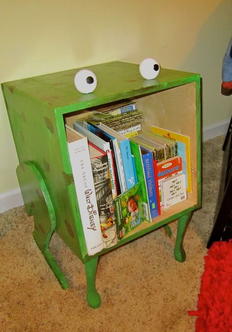 Novelty House Decor, Frog Themed Furniture, Frog Room Decor, Frog Furniture, Frog Table, Frog Decorations, Frog Items, Frog Things, Frog Stuff