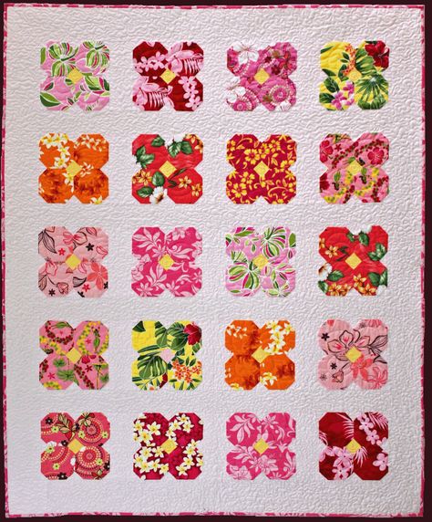 Hawaiian Fabric Quilt, Beach Themed Quilts, Floral Quilt Patterns, Hawaiian Applique Quilt, Tropical Quilts, Floral Quilts, Snowball Quilts, Flower Quilt Patterns, Hawaiian Quilt Patterns