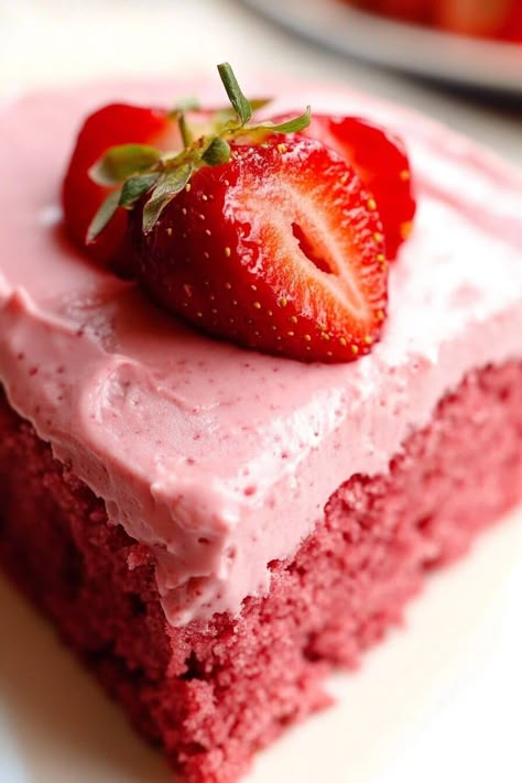 Double Strawberry Cake Strawberry Cake Mix Recipes, New Dessert Recipes, My Cake School, Strawberry Cake Easy, Everything In Moderation, Cake Mix Desserts, Strawberry Things, Strawberry Cake Mix, Strawberry Cake Recipes