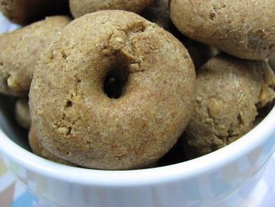 peanut butter honey bagels dog treat/biscuit recipe Soda Biscuits, Baking Soda Biscuits, Homemade Pet Treats, Dessert Chef, Dog Treat Recipe, Bagel Dog, Chunky Peanut Butter, Butter Honey, Peanut Butter Honey