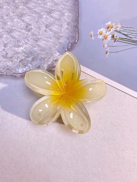 Flower Hair Claw Clip, Flower Hair Claw Aesthetic, Tulip Claw Clip, Claw Clips Flower, Yellow Claw Clip, Yellow Claw, Hair Claws & Clips, Casual Black, Beauty Collection