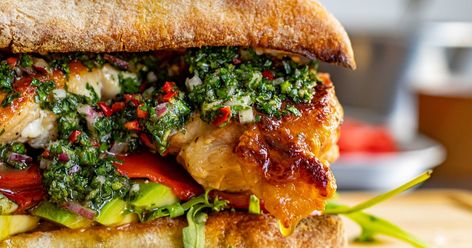 Chimi Sandwich, Chimichurri Sandwich, Gourmet Chicken Sandwich Recipes, Chimichurri Burger, Chicken Chimichurri Sandwich, Chimichurri Sandwich Dominican, Chimichurri Chicken, Crispy Chicken Thighs, Chicken Sandwich Recipes