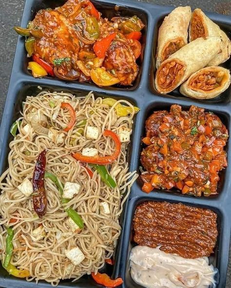 Fast Food Images, Chinese Fast Food, Chicken Noodles, Food F, Diet Lifestyle, Vegetarian Snacks Recipes, Desi Food, Vegetarian Snacks, Food Vids