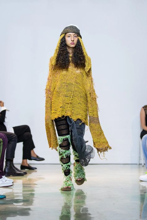 Looks Shows, Sustainable Knitwear, Hippie Culture, Hippie Style Clothing, Punk Inspiration, Hippie Style, Milan Fashion, Italian Fashion, Milan Fashion Week