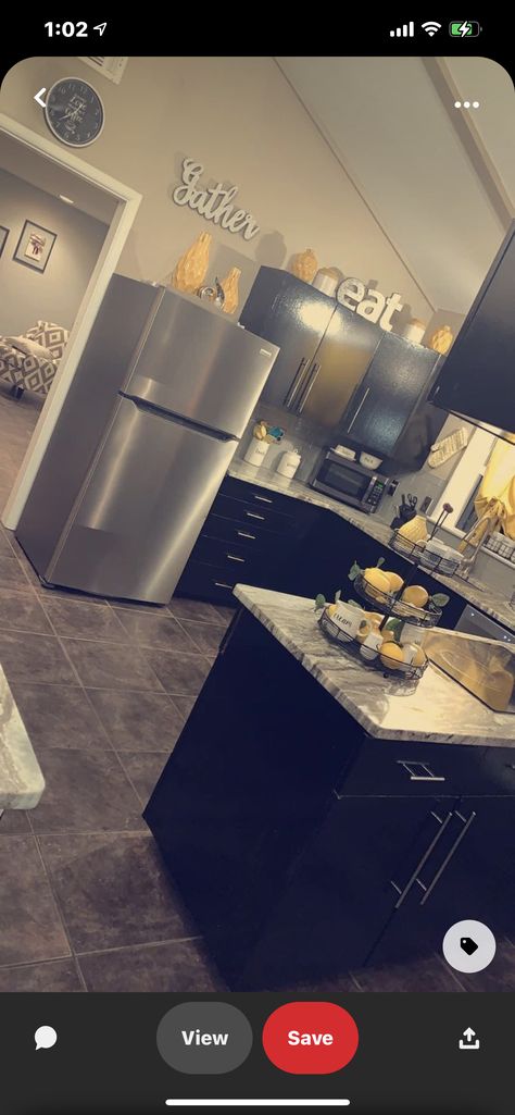 Kitchen Decor Ideas On A Budget, Chill Apartment Vibes, Chill Apartment, Apartment Fever, Dream Apartments, Closets Bedrooms, Kitchen Ideas Decoration, Black Kitchen Decor, Girl Apartment Decor