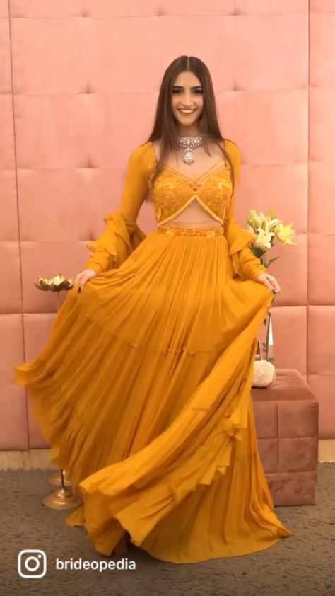 Post by brideopedia on Instagram -  #brideopedia #Instagram #Post Haldi Dresses, Haldi Dress Ideas, Mehendi Dresses, Inai Pengantin, Haldi Ceremony Outfit, Haldi Dress, Wedding Dresses Ideas, Haldi Outfits, Carpet Outfits