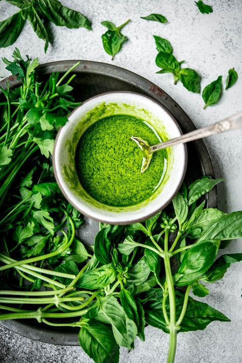 This Super Green Vegetable Soup is packed with nutritious vegetables like leeks, zucchini, green beans, herbs and leafy greens! The perfect healthy weeknight dinner and one of our favorite ways to get a few extra servings of greens. Green Vegetable Soup, Vegetable Soup Vegan, Alkaline Meals, The Best Cleanser, Nutritious Vegetables, White Bean Kale Soup, Vegan Vegetable Soup, Cheesy Broccoli Soup, Bell Pepper Soup