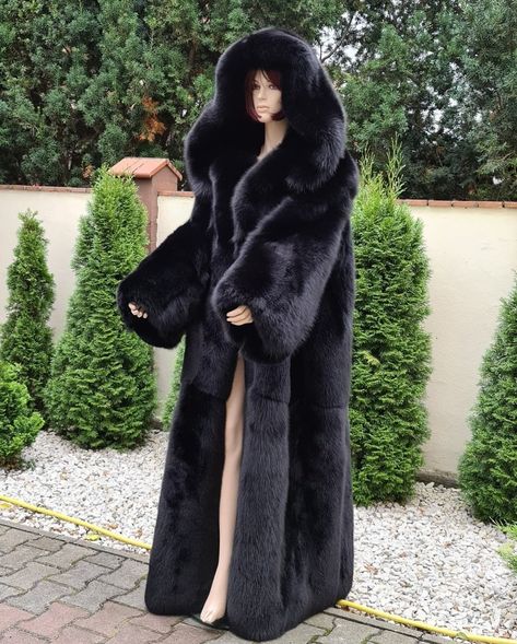 Black Fur Coat Outfit, Luxury Fur Coat, Big Fur Coat, Fur Outfit, Fur Coat Outfit, Black Fur Coat, Long Fur Coat, Fox Coat, Fur Hats