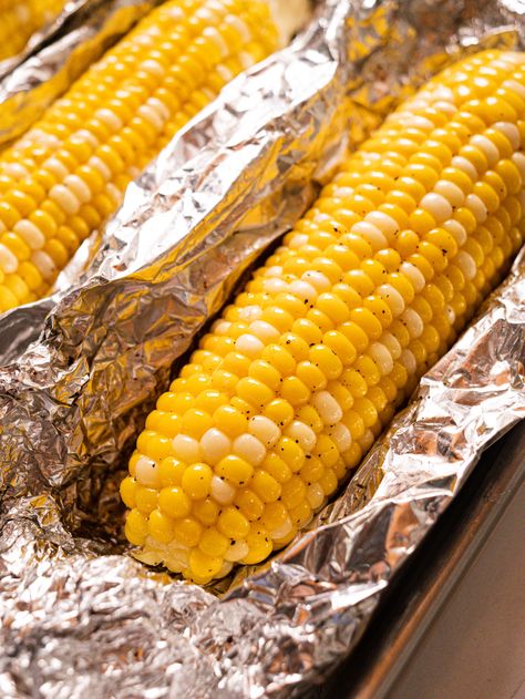 Oven Roasted Corn On The Cob In Husk, Corn On Cob For Large Crowd, Baking Corn On The Cob Oven, Corn Roast Party, Corn On Cob In Oven, Oven Roasted Corn On The Cob, Corn On The Cob In The Oven, Roasted Corn In The Oven, Corn On The Cob Oven