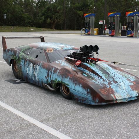 Crazy looking drag car. Plymouth Superbird, Rat Rods Truck, Drag Racing Cars, Vw T1, Abandoned Cars, Rat Rods, Drag Cars, Hot Rods Cars, Car Humor