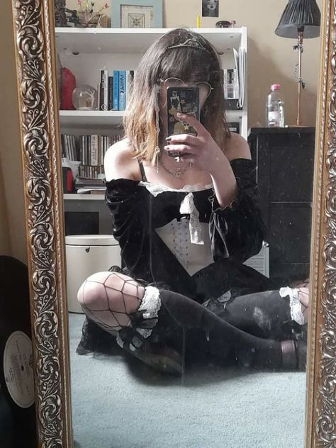 Goth Mirror Selfie, Goth Mirror, Mirror Pic, Fit Inspo, Fitness Inspo, My Friend, Mirror Selfie, Mirror, How To Wear