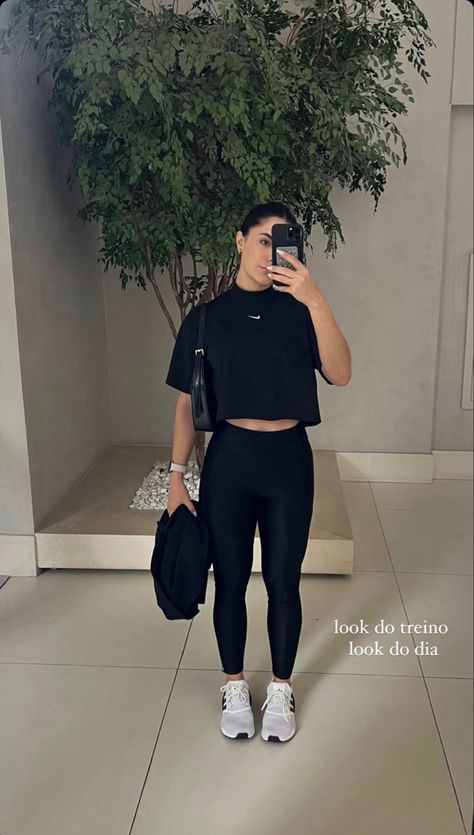 Gym Outfits With Leggings, Women Jogging Outfit, 2024 Gym Outfits, Legging Gym Outfit, Outfit Para Gym, Gym Clothes Women Outfits, Outfit Gym Mujer, Outfits Para Gym, Black Gym Outfits