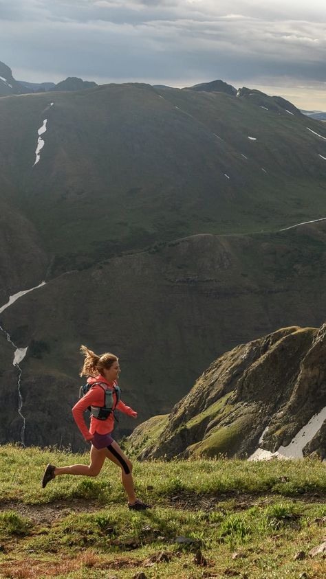 Trail Running Photography Inspiration, Trail Aesthetic Running, Women Trail Running, Running Women Aesthetic, Women Running Aesthetic, Running Aesthetic Photography, Summer Running Aesthetic, Trail Running Aesthetic, Trail Running Outfit Woman