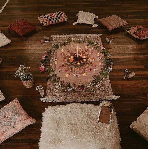 Shamanic Ceremony Space, Meditation Circle Group, Outdoor Ritual Space, Women's Circle Altar, Sacred Circle Women, Sister Circle Ideas, Woman’s Circle, Women’s Circles, Women’s Circle