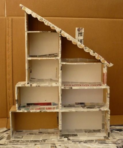 Shoe Box doll house.. Great idea for room boxs Diy Cardboard Toys, Cardboard Dollhouse, Diy Barbie House, Cardboard Toys, Doll House Plans, Mini Doll House, Doll House Crafts, Cardboard House, Barbie Doll House