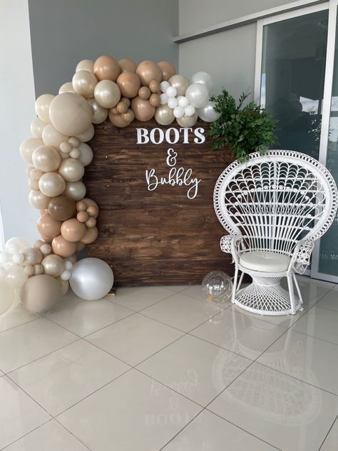 Bridal Shower Party Themes Ideas, Boots And Bubbles Party, Western Bridal Shower Backdrop, Boots Bridal Shower Ideas, Boots Bridal Shower Decor, Rustic Bridal Shower Theme, Boots And Bubbly Decor, Rustic Chic Bridal Shower Ideas, Boots Brunch And Bubbly