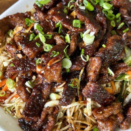 Quick Mongolian Beef on the Griddle - The Flat Top King Flat Top King Recipes, Easy Mongolian Beef Recipe, High Heat Cooking Oil, Easy Mongolian Beef, Mongolian Beef Recipe, Blackstone Recipes, Mongolian Beef Recipes, Beef Sauce, Crispy Beef