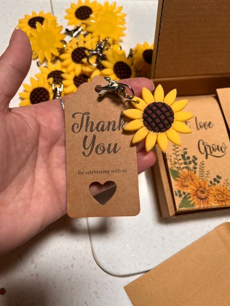 Sunflower Theme Party Favors, Wedding Sunflower Decorations, Sunflower Theme Baby Shower Ideas, Sunflower Engagement Party, Sunflower Graduation Party, 60th Birthday Theme, Wedding Planner Checklist, Baby Shower Souvenirs, Sunflower Party