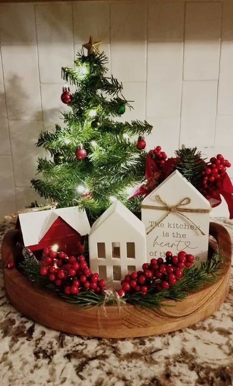 Ornament Arrangement Ideas, Farmhouse Christmas Kitchen Table Decor, Christmas Small Kitchen Decor, Christmas Center Table Ideas, Christmas Tray Centerpiece Ideas, Farmhouse Christmas Centerpieces For Table, Christmas Kitchen Decor Ideas 2023, Tray Christmas Decor Table Centerpieces, Christmas Decor For Island In Kitchen