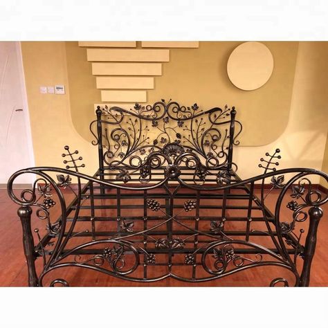 Old Iron Bed Frame Ideas, Cast Iron Bed Frame, Dream Beds, Brass Beds, Bed Cheap, Steel Bed Design, Wrought Iron Bed Frames, Bed Inspo, Boho House Decor