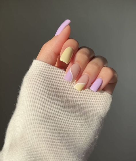 Trendy Yellow Nails, Simple Nails Design, Nails 23, Purple Nail Art Designs, Nail 2023, Violet Nails, Gel Nails French, Yellow Nail Art, Yellow Nails Design