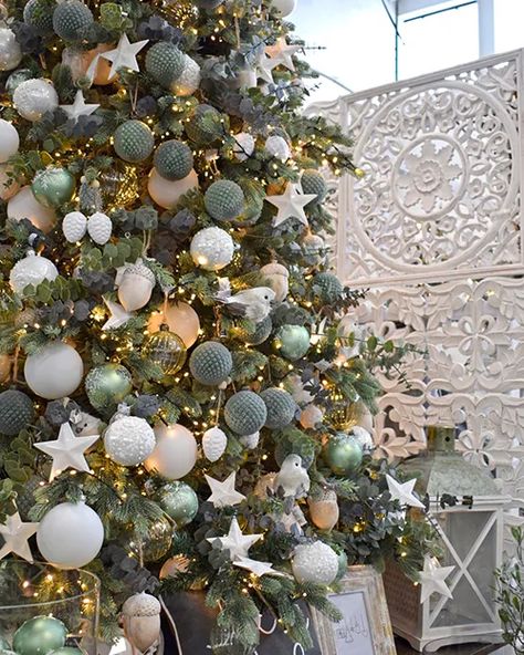 Green And Grey Christmas Decor, Green Silver Christmas Decor, Sage Green Christmas Color Palette, Gold Silver Green Christmas Tree, Green Baubles Christmas Tree, Sage Green Christmas Tree Decorations, Sage Green And Gold Christmas Tree, Green And White Christmas Tree Decor, Green Christmas Tree Decorations Themes