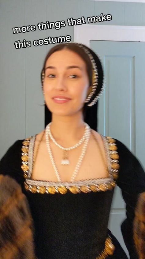 👑 Queen of Convenience, what can I say? 💁‍♀️ #costume #anneboleyn #a... | TikTok Tudor Halloween Costume, Queen Elizabeth 1 Costume, Anne Bolyne Costume, Ann Boleyn Costume, Anne Boleyn Costume Diy, Anne Boleyn Outfit, Anne Boleyn Halloween Costume, Anne Boleyn Outfits, Anne Boleyn Dress