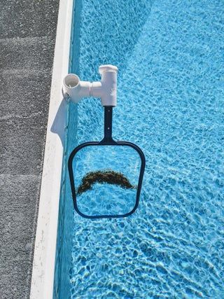 Effortless Pool Skimmer - Easy to Make : 4 Steps (with Pictures) - Instructables Pool Seats In Water, Best Pool Accessories, Pool Diy Accessories, Above Ground Pool Tips And Tricks, Funsicle Pool Ideas, Diy Pool Accessories, Hiding Pool Pump Ideas, Pool Skimmer Hacks, Pool Cover Holder Diy