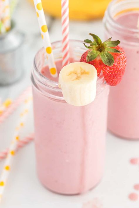 Strawberry Banana Smoothie Made To Be A Momma, Ambrosia Fruit Salad, Inflammation Recipes, Banana Shake, Banana Drinks, Health Drinks, Strawberry Banana Smoothie, Anti Inflammation, Pineapple Smoothie