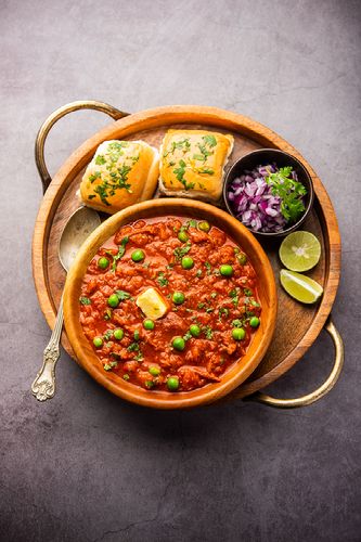 Pav Bhaji Photography, Famous Street Food, Indian Fast Food, Food References, Indian Food Photography, Butter Masala, Pav Bhaji Masala, Photography Composition, Bhaji Recipe