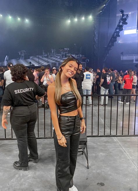 concert outfit | 2022 concert | machine gun kelly | leather outfit | leather pants Concert Outfit Lil Tjay, George Ezra Concert Outfits, Jcole Concert Outfit, Concert Outfit Ideas Rauw Alejandro, Macklemore Concert Outfit Ideas, A Boogie Wit Da Hoodie Concert Outfit Ideas, Concert Outfit 21 Savage, Concert Outfits Drake, Don Toliver Concert Outfit Ideas