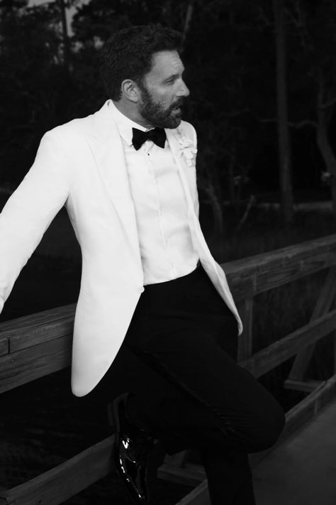 White Tuxedo Wedding, Men's Tuxedo Wedding, Groom Tuxedo Wedding, White Tux, Wedding Tux, Black And White Tuxedo, Wedding Party Outfits, The Wedding Singer, Groom Tuxedo