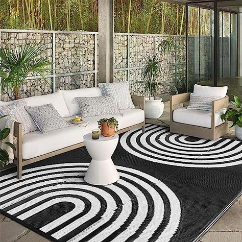 Black And White Backyard Ideas, Outdoor Rugs Patio With Black Furniture, Outdoor Rug With Grey Patio Furniture, Black White Outdoor Rug, Black And White Patio Rug, Black Outdoor Rug, Waterproof Outdoor Rugs, White Outdoor Furniture, Backyard Balcony