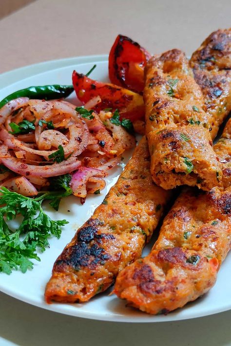 Chicken Turkish Recipes, Turkish Kabab Chicken, Baked Chicken Kebab Recipe, Chicken Middle Eastern Recipes, Chicken Tava Turkish, Middle Eastern Meat Recipes, Turkish Burek Recipe, Turkish Mezze Platter Ideas, Turkish Meat Recipes