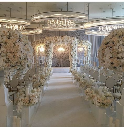 Wedding Themes Luxury, Venues For Weddings Indoor Luxury, Weeding Decoration Ideas 2023, Elegant Wedding Location, Extravagant Wedding Ceremony, Kassandra Core Aesthetic, White Venue Wedding, Wedding Athstetic, Weeding Decoration Outdoor