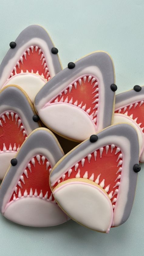 Shark Cookies Royal Icing, Shark Week Cookies Decorated, Shark Decorated Cookies, Shark Cookie Cake, Shark Sugar Cookies, Shark Desserts, Shark Cookies Decorated, Shark Cookies, Cookie Decorating Supplies