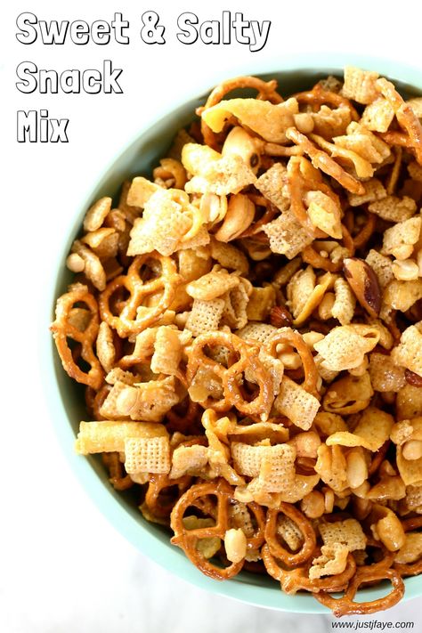 This sweet & salty snack mix is ridiculously addicting. It's sooo simple to make, so whip it up and bring it to a party. You won't want to be alone with it for long. Trust me. | www.justjfaye.com #recipe Essen, Savory Chex Mix, Party Munchies, Salty Chex Mix, Chex Mix Recipes Sweet, Hawaiian Dessert, Sweet Snack Mix, Chex Snack Mix, Sweet Chex Mix