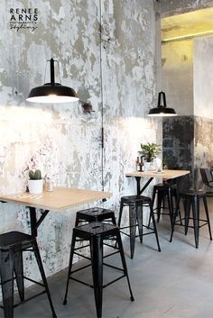 SUPERB INDUSTRIAL CAFE DECORATION_see more inspiring articles at http://vintageindustrialstyle.com/superb-industrial-cafe-decoration/ Industrial Bathroom Decor, Cafe Industrial, Industrial Lighting Design, Industrial Cafe, Vintage Industrial Decor, Coffee Shops Interior, Modern Restaurant, Tables And Chairs, Coffee Shop Design