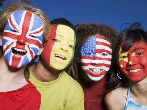 Get kids in the Olympic spirit with a flag themed face-painting party! Kids Summer Projects, Olympic Theme, International Youth Day, Olympic Party, Face Painting Easy, Flag Painting, Painted Faces, Flag Face, Youth Day