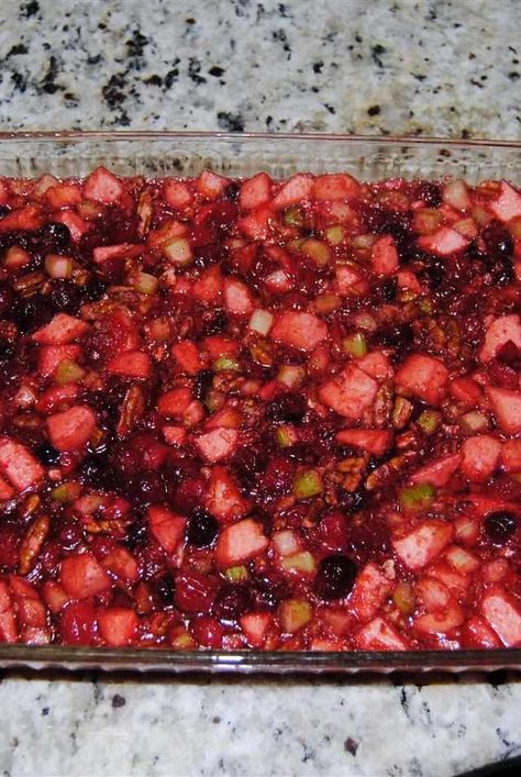 Fresh Cranberry Salad, Cranberry Jello Salad, Cranberry Salad Recipes, Congealed Salad, Cranberry Jello, Best Cranberry Sauce, Celery Recipes, Celery Salad, Cranberry Relish