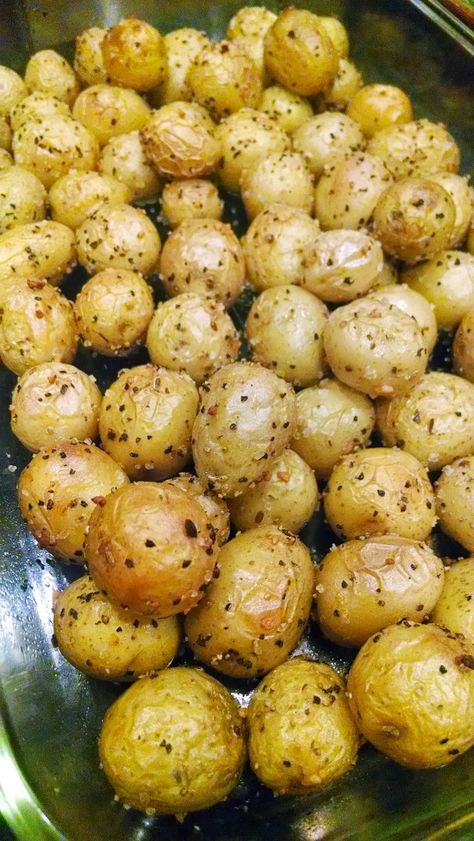 Baby Dutch Yellow Potatoes Recipes, Yellow Potatoes Recipes, Baby Dutch Yellow Potatoes, Dutch Potatoes, Golden Potato Recipes, Gold Potato Recipes, Baby Potato Recipes, Roasted Baby Potatoes, Potatoes Recipes