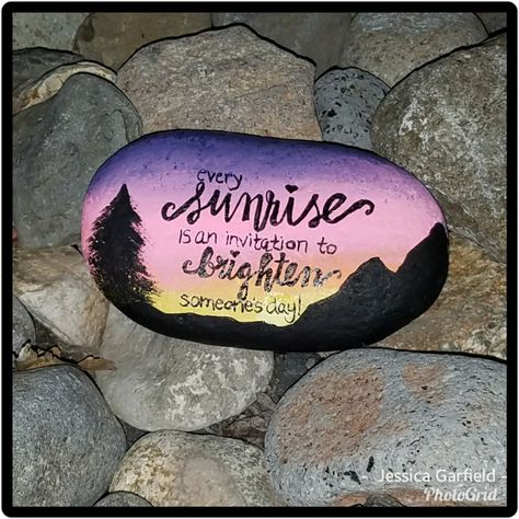 Sunrise Rock Painting, Sunrise Painted Rocks, Mountain Rocks, Inspirational Rocks, Diy Rock Art, Sunrise Painting, Crochet Wall Hangings, Painted Rocks Diy, Rock Painting Patterns