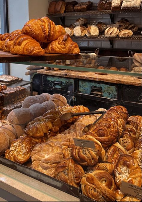 Fall Bakery Aesthetic, Bakery Cafe Aesthetic, Baking Asethic, Baking Bread Aesthetic, Pastries Aesthetic, Pastry Aesthetic, Baker Aesthetic, Breads And Pastries, Bakery Aesthetic