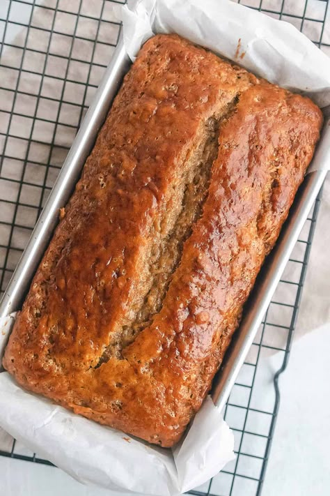 Bake perfect vegan banana bread using this simple recipe. Moist, sweet and flavorful, this vegan banana bread is a plant-based version of a timeless classic. Paleo Vegan Banana Bread, Quick Vegan Banana Bread, Flowerless Banana Bread, Vegan Banana Bread Baked Oatmeal, Vegan Cinnamon Banana Bread, Simple Vegan Banana Bread, Superfood Banana Bread, Wfpb Banana Bread, Vegan Banana Loaf