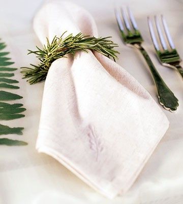 So lovely! Green, leafy napkin ring for a spring garden party reception #wedding #diywedding #gardenpartywedding #gardenparty #greenwedding Thanksgiving Table Crafts, Christmas Linen Napkins, Thanksgiving Napkin Folds, Thanksgiving Decorations Diy Table, Place Settings Thanksgiving, Rustic Wedding Table Decor, Rustic Thanksgiving, Thanksgiving Napkins, Easter Napkins